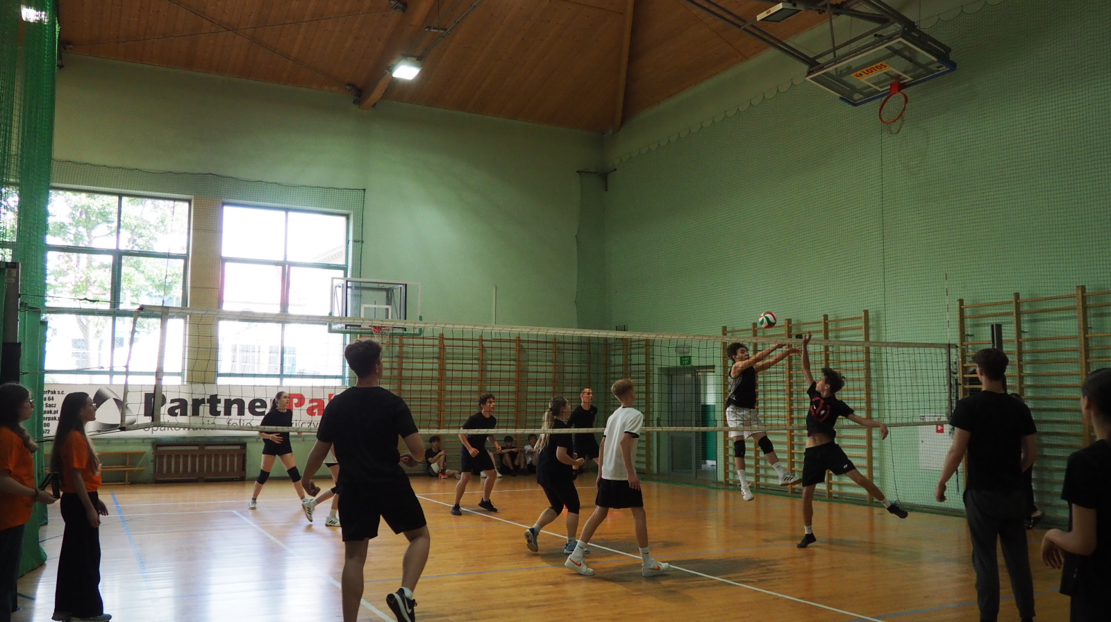 Zdjęcie Dzień Sportu 20-06-2024 (21)1f81f126-3d6f-41c3-98ed-6ad91a4f1040.jpg w galerii Turniej Piłki Siatkowej w ramach Dnia Sportu Szkolnego II LO